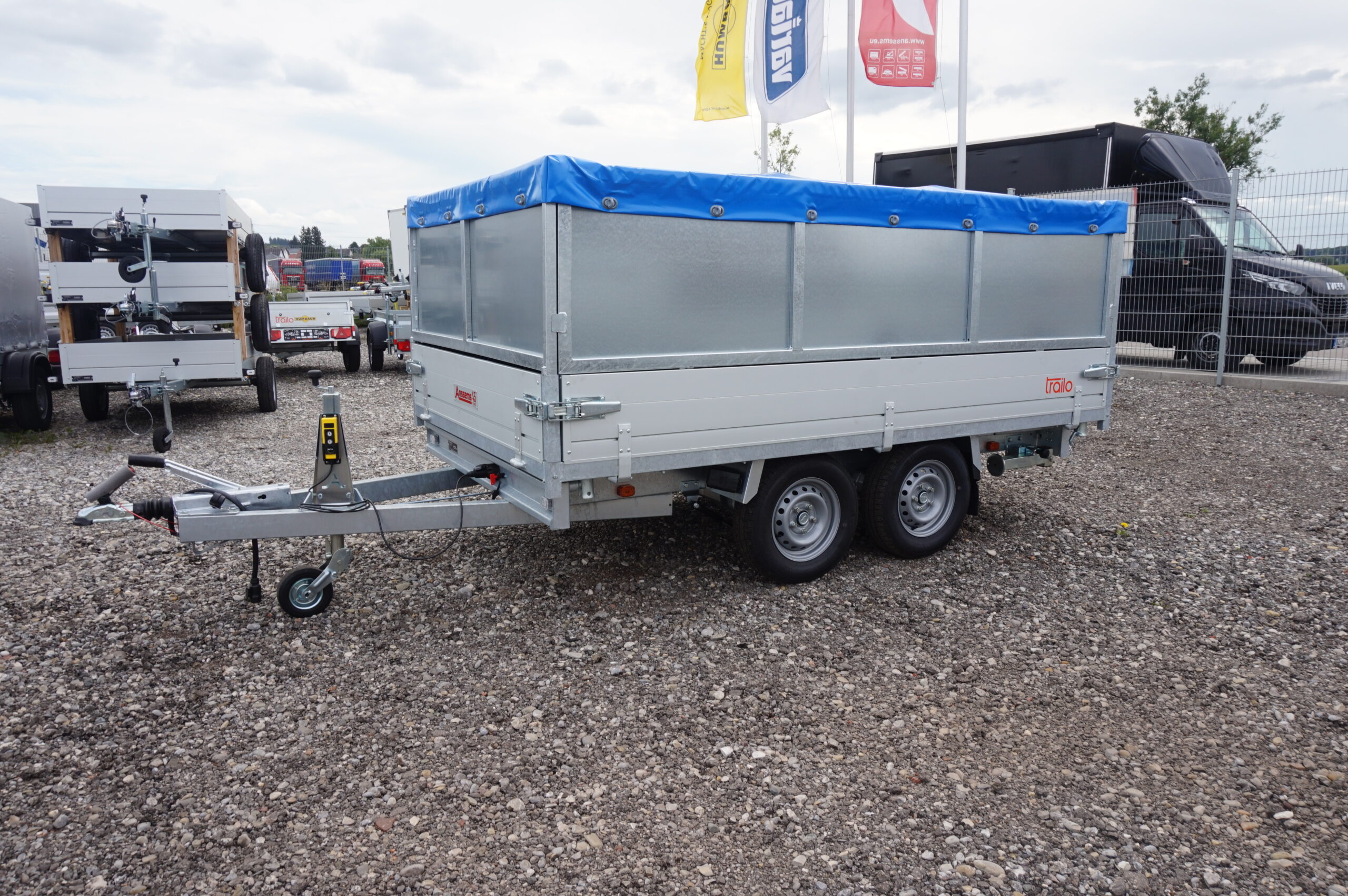 Anssems PKW Anhänger 3-Seitenkipper 3000 kg, Ladefläche 3,05 x 1,78 m - Elektrisch - Komplettpaket