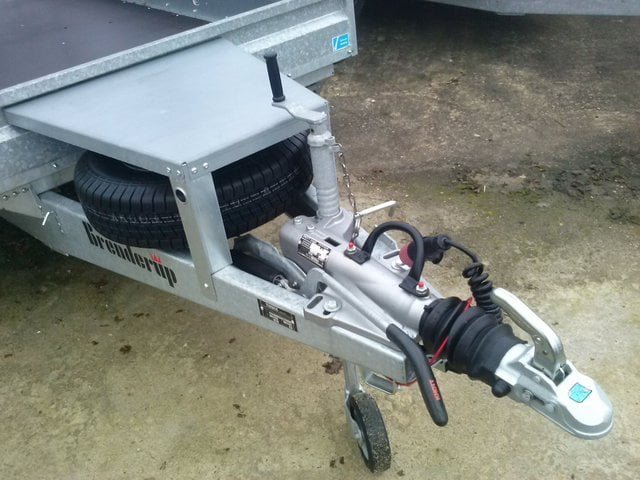 Geräteanhänger 3500 kg – Doppelachse – Plattform 365 × 180 cm